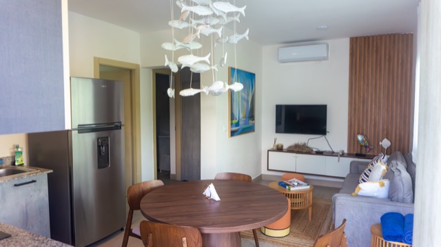 Comedor y sala del apartamento L4-402